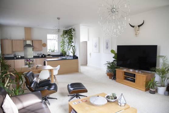 3199M 4 photo shoot location house in Manchester open plan kitchen and living area.JPG