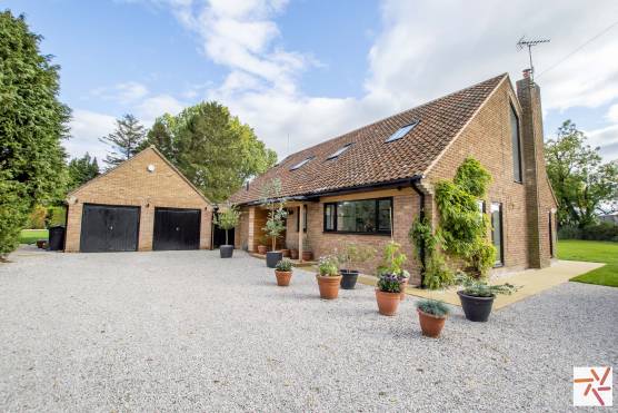 3208N-26-photo-shoot-location-house-in-north-yorkshire-contemporary-home-with-rural-setting