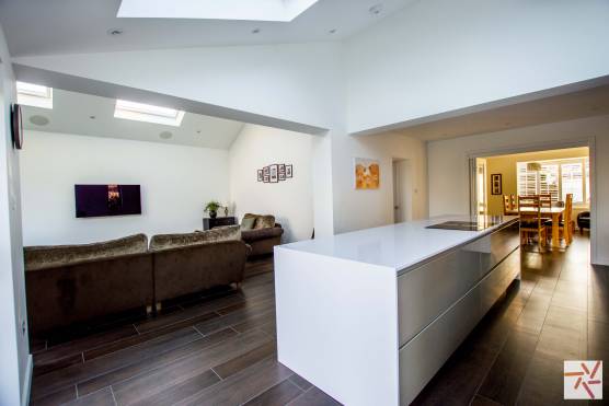 3218W 4 tv drama location house in west yorkshire open plan modern kitchen.jpg