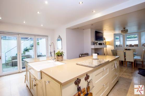 3222M 5 tv drama location house in Manchester open plan kitchen.jpg