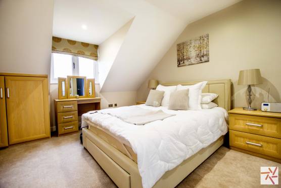 3223C 15 tv drama location house in cheshire bedroom.jpg