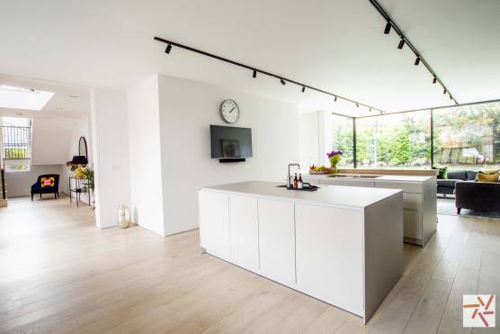 3224C 2 filming location house in Cheshire contemporary open plan kitchen.jpg