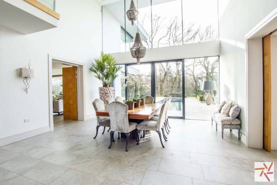 3225C 5 filming location house in Cheshire modern dining room with double height ceiling.jpg