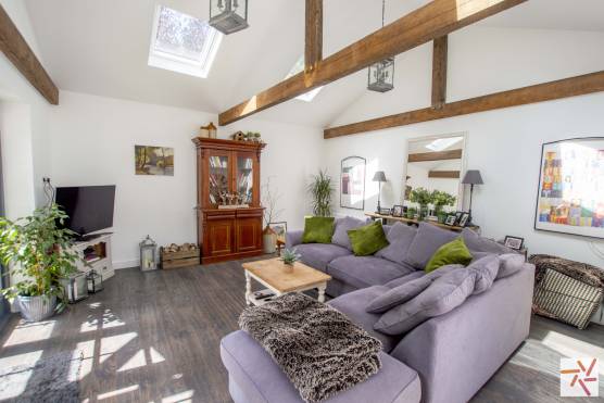 3227C 14 filming location house in Cheshire stylish bright living room with beams