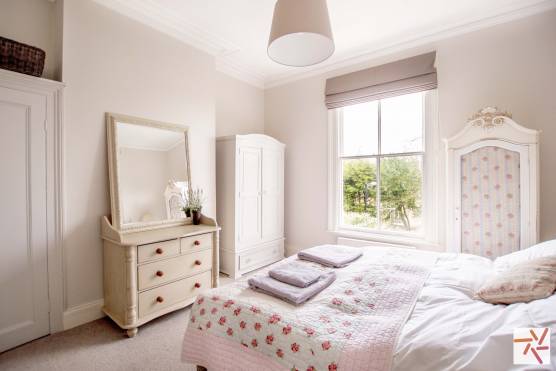 3227C 19 filming location house in Cheshire stylish light bedroom