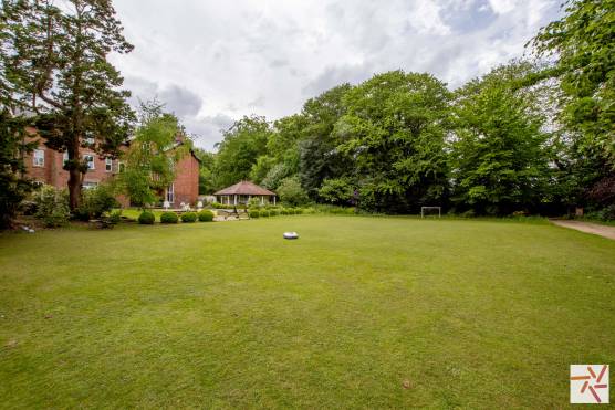 3228L 25 tv shoot location house in Lancashire large garden