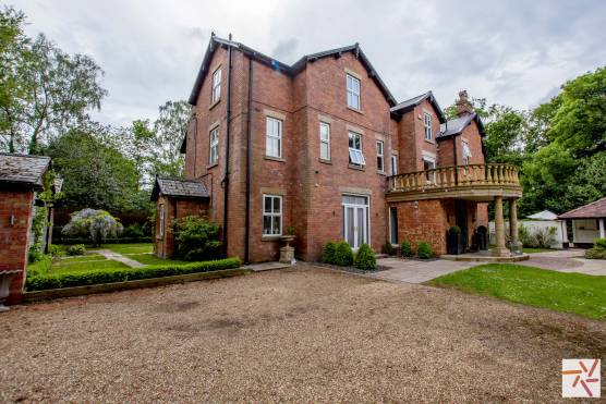 3228L 33 tv shoot location house in Lancashire elegant family home with large garden