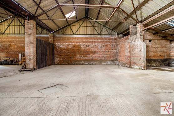 3229N 2 filming location in north yorkshire large barn with exposed brick.jpg