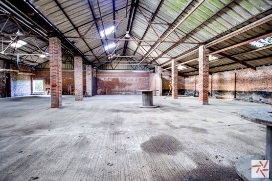 3229N 4 tv commercial location in north yorkshire large barn with brick columns.jpg