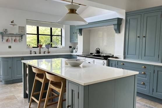 3231C 1 photo shoot location house in Cheshire stylish open plan kitchen.jpg