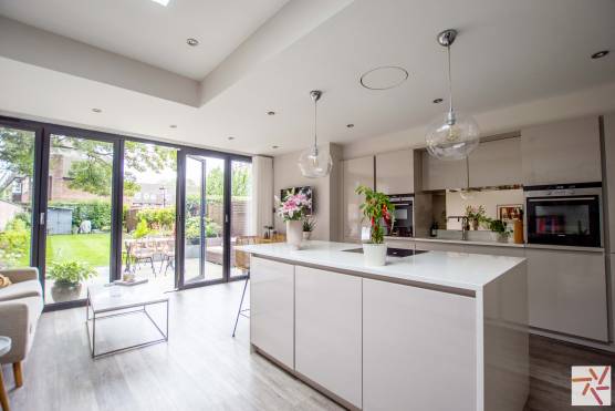 3240M-1-photo-shoot-location-house-in-Manchester-contemporary-open-plan-kitchen.jpg