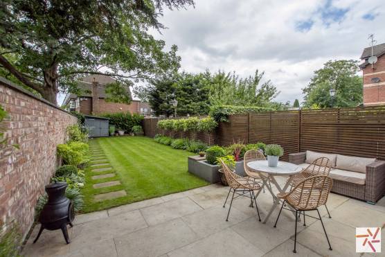 3240M 15 photo shoot location house in Manchester large stylish garden