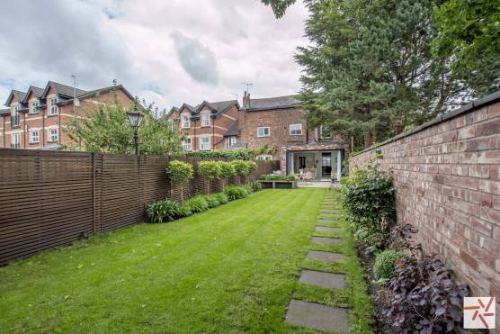 3240M 16 tv drama location house in Manchester family garden