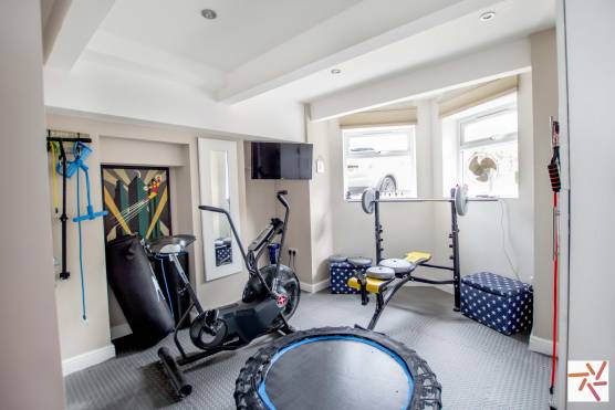 3241M 12 tv drama location house in Manchester home gym.jpg