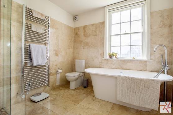 3243M 15 filming location house in Manchester family bathroom.jpg