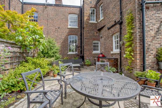 3243M 18 photo shoot location house in Manchester victorian property outdoor eating area.jpg