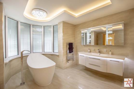 3244C 31 tv drama location house in Cheshire elegant bathroom with freestanding bath.jpg