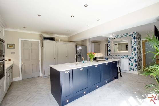 3245C 9 filming location house in Cheshire stylish kitchen with kitchen island.jpg