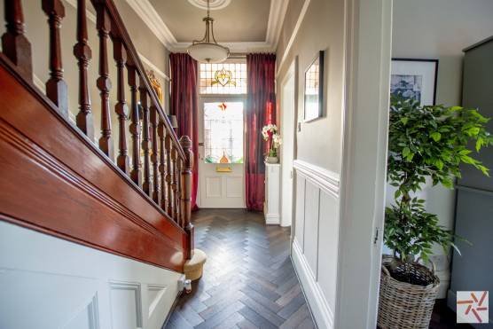 3258C 12 tv drama location house in Cheshire period property hallway