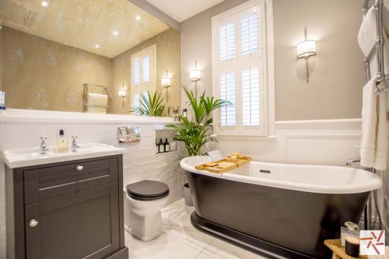 3258C 20 tv drama location house in Greater Manchester bathroom