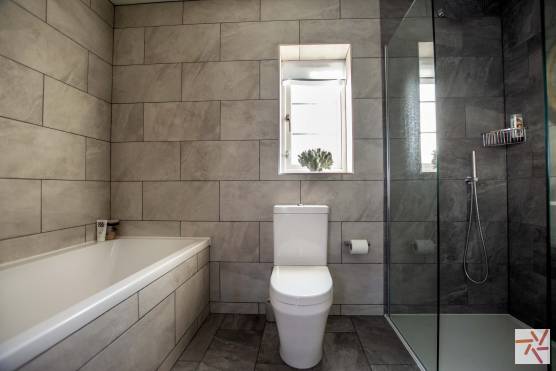 3263W 17 tv commercial location house in West Yorkshire large bathroom