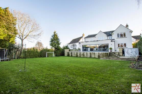 3263W 18 filming location house in West Yorkshire large garden and patio area