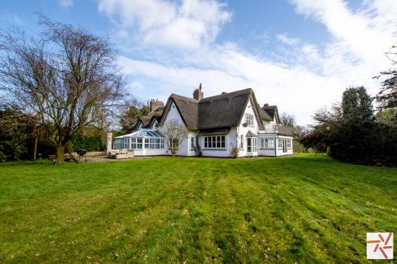 3270C 35 tv commercial location house in Cheshire thatched cottage.jpg