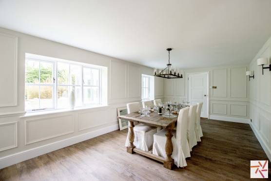 3270C-9-photo-shoot-location-house-in-Cheshire-elegant-dining-room.jpg