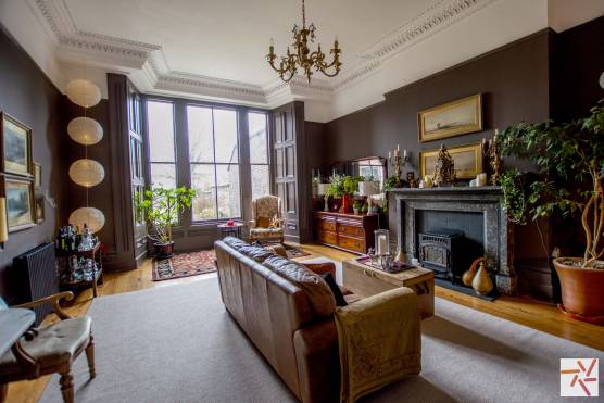 3272V 12 tv drama location house in Liverpool period property living room.jpg