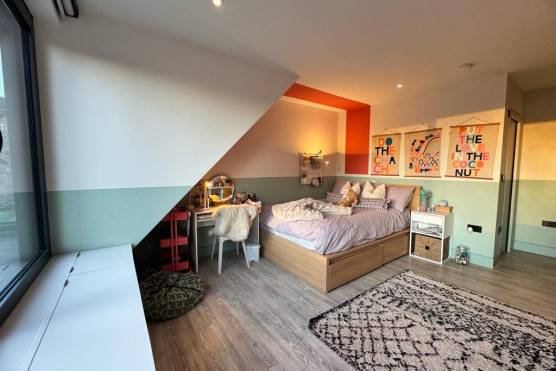 3276W-30-tv-drama-location-house-in-Leeds-girls-bedroom.jpg