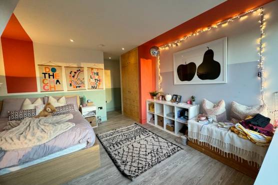 3276W-30-tv-drama-location-house-in-Leeds-girls-bedroom.jpg