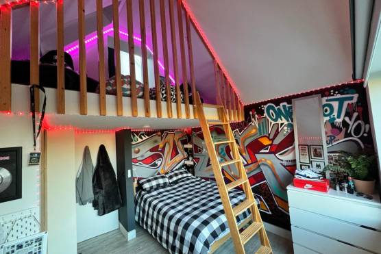 3276W-35-tv-drama-location-house-in-Leeds-kids-bedroom.jpg