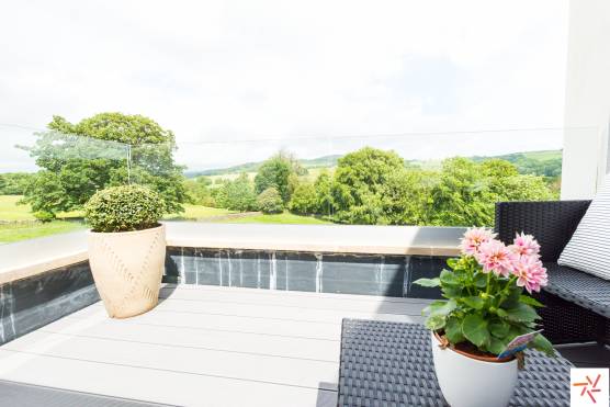 3283W 26 TV drama location house in West Yorkshire stunning balcony with amazing views