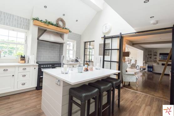 3286V 13 tv filming location house in Southport classic style kitchen island in large kitchen