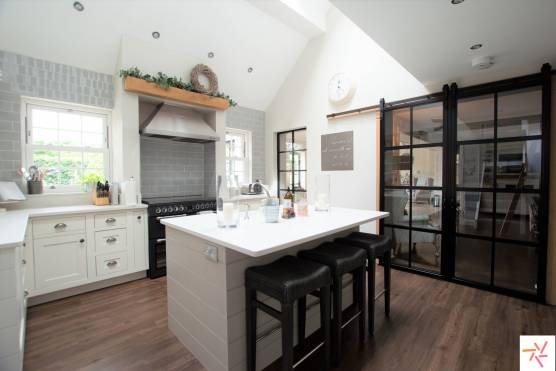 3286V 17 tv drama location house in Southport kitchen island in large family kitchen American New England vibe