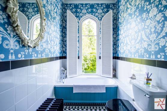 3290C 31 photo shoot location house in Cheshire period property traditional bathroom.jpg