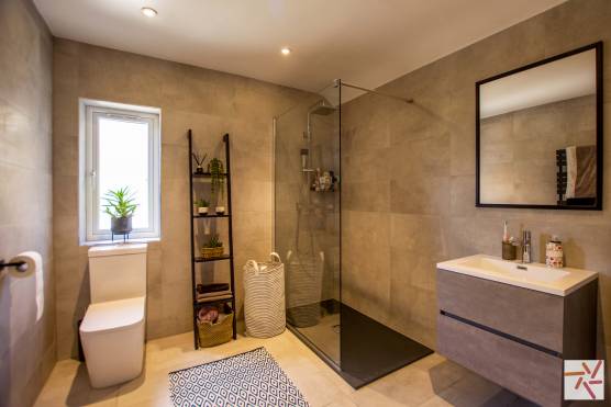 3289W 23 tv drama location house in West Yorkshire modern bathroom.jpg