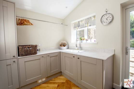 3289W 25 tv drama location house in west yorkshire utility room.jpg