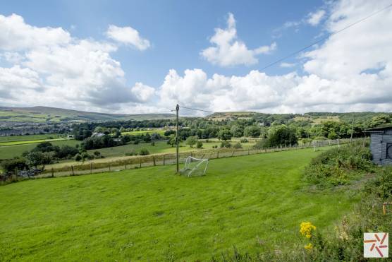 3289W 33 photo shoot location house in west yorkshire rural farmland.jpg