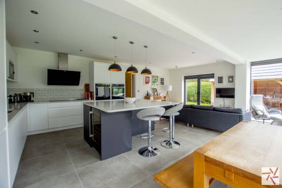 3293C 8 tv drama location house in Cheshire open plan kitchen.jpg