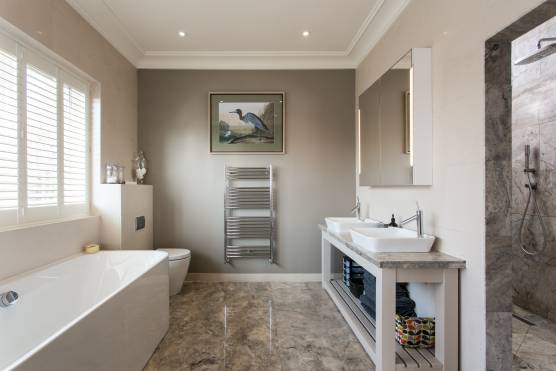 3297W 36 tv drama location house in West Yorkshire bathroom.jpg