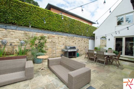 3297W 49 tv drama location house in west yorkshire outdoor living area.jpg