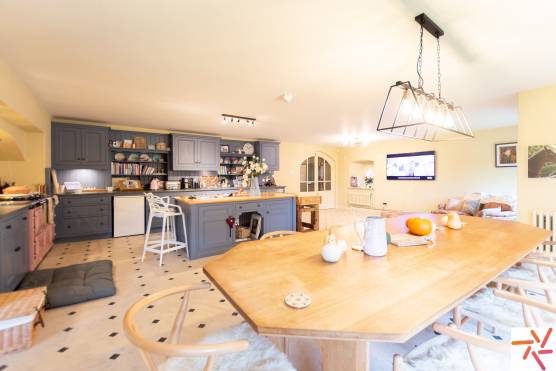 3305S 19 photo shoot location house in West Midlands traditional kitchen with island.jpg