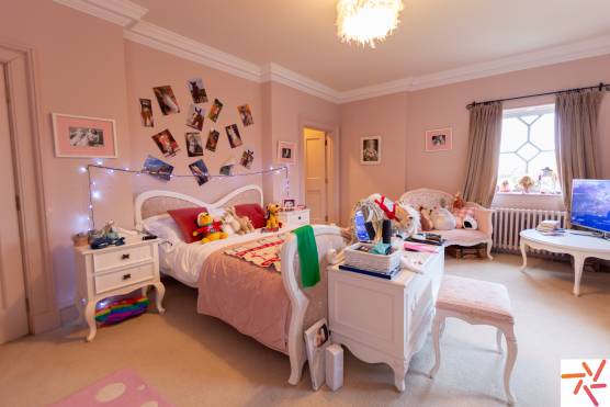 3305S 42 filming location house in Stafford girls bedroom.jpg