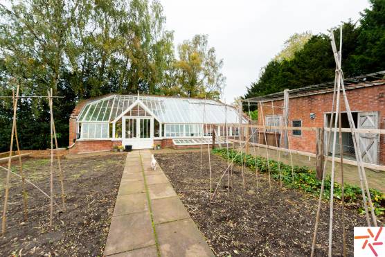 3305S 70 tv drama location house in West Midlands vegetable patch and greenhouse.jpg