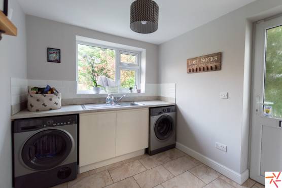 3306W 20 tv drama location house in Leeds utility room.jpg