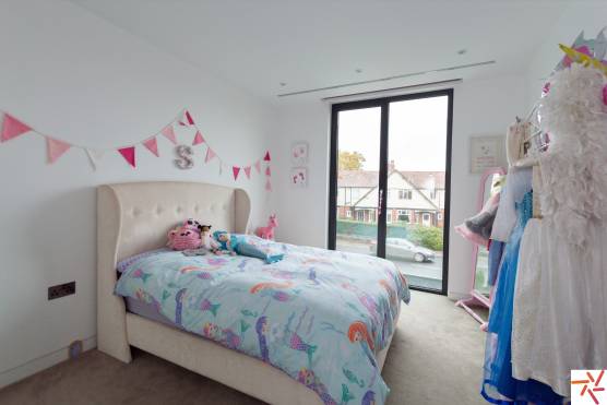 3307C 26 tv drama location house in Cheshire childrens bedroom.jpg