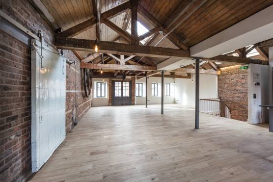 3314M 4 filming location in Manchester open plan studio with exposed bricks and beams