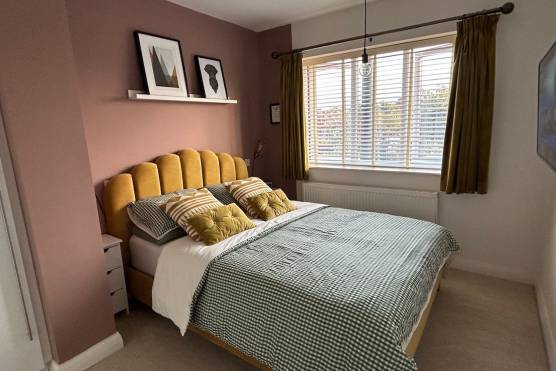 3315M 12 photo shoot location house in Manchester bedroom.jpg