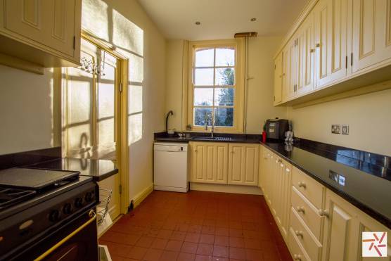 3320C 13 tv commercial location house in Cheshire period property kitchen